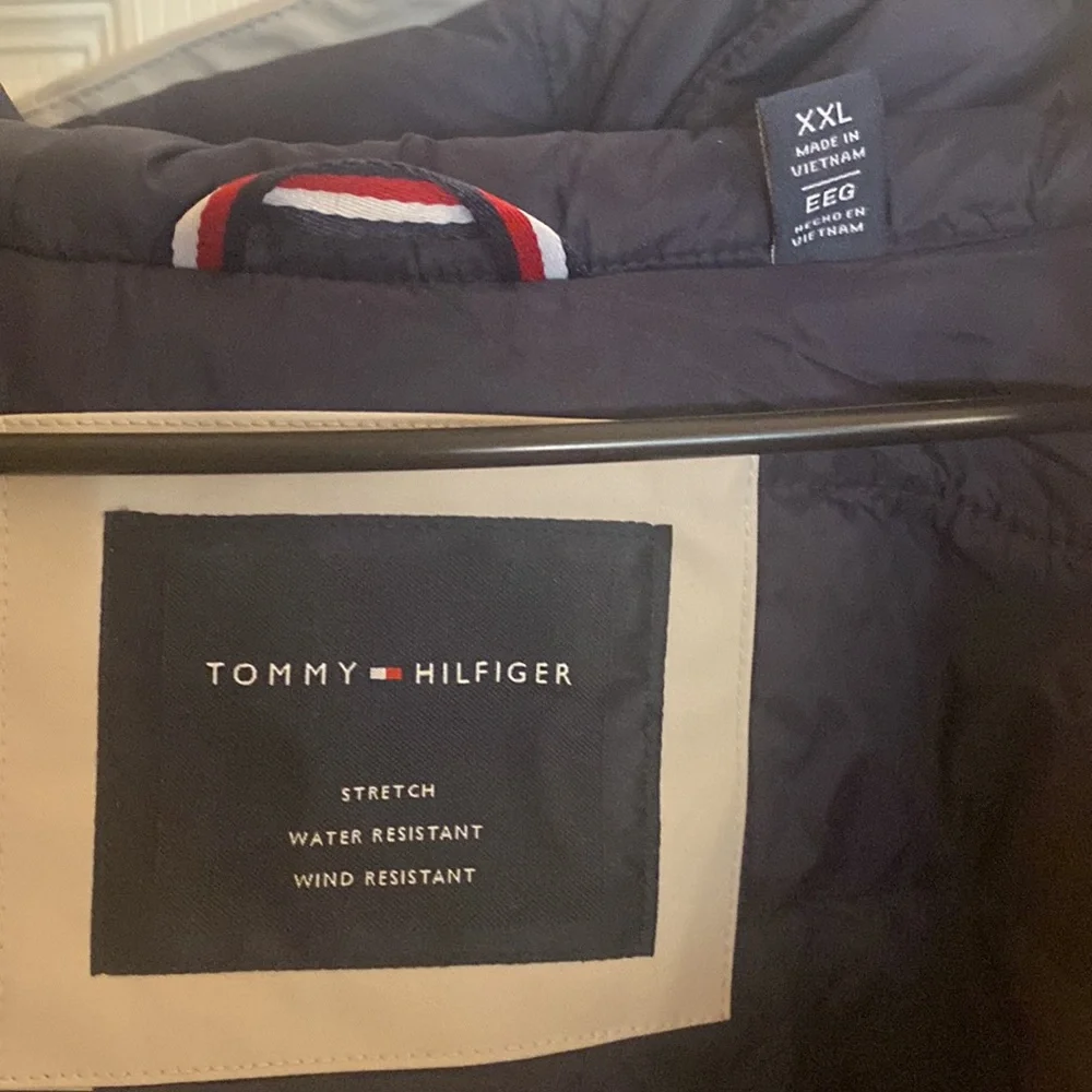 MENS NEW WITH TAGS TOMMY HILFIGER WATER RESISTANT & WIND RESISTANT JACKET - Picture 3 of 3